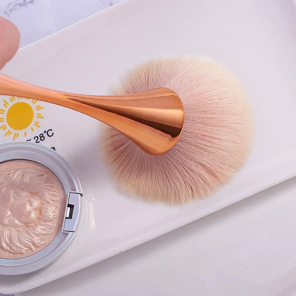 HEONYIRRY Powder Blush Brush Professional Makeup Tool