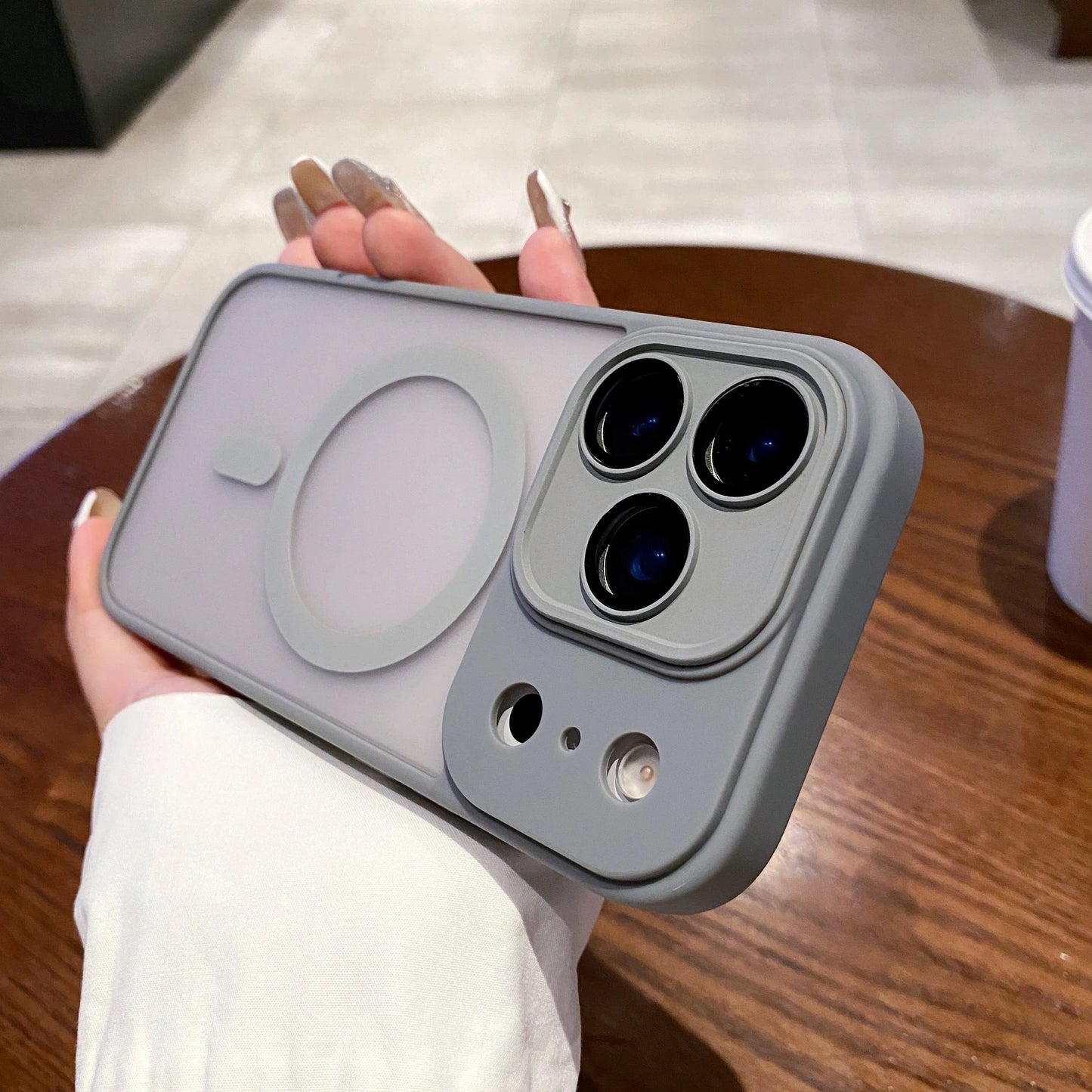 OENY Luxury Magnetic Wireless Case For iPhone 17 Pro Max